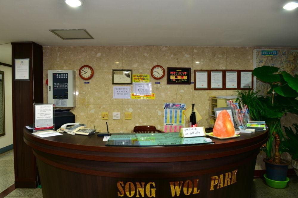 Songwol Park Motel Sokcho Buitenkant foto