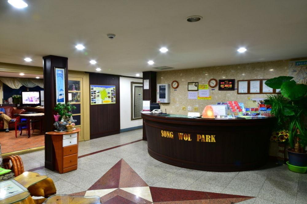 Songwol Park Motel Sokcho Buitenkant foto