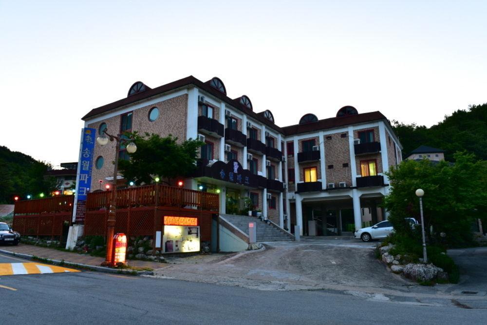 Songwol Park Motel Sokcho Buitenkant foto